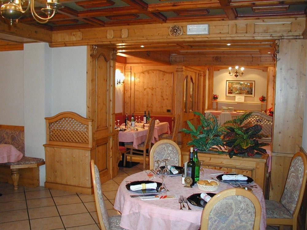 Alpen Hotel Vidi Madonna Exteriör bild